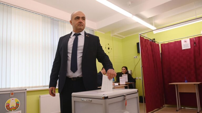 Кандидат в президенты Белоруссии назвал заявление ЕС о выборах никчемным