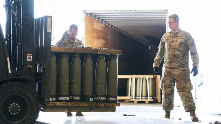 В Госдуме отреагировали на приостановку военной помощи США Украине