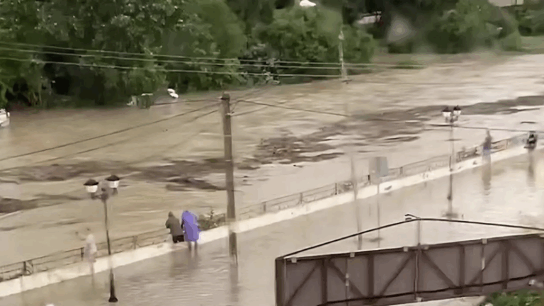На Кубани восстановят обвалившийся в непогоду мост в селе Лермонтово