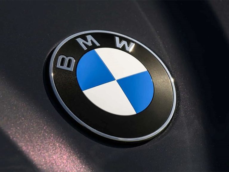 BMW обновила логотип для всех моделей